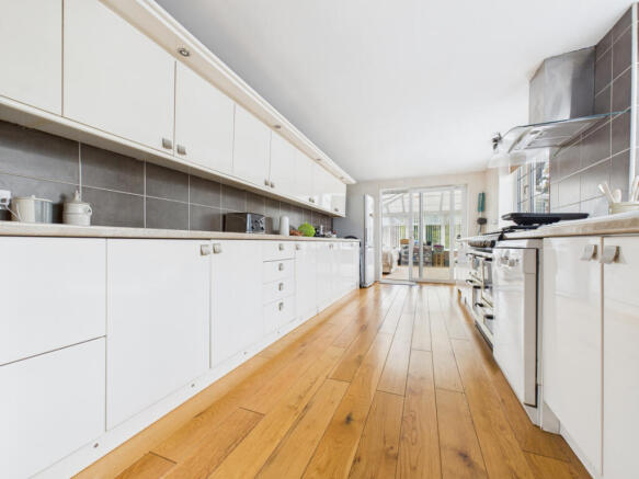 6 bed Semi-Detached for sale Image 7