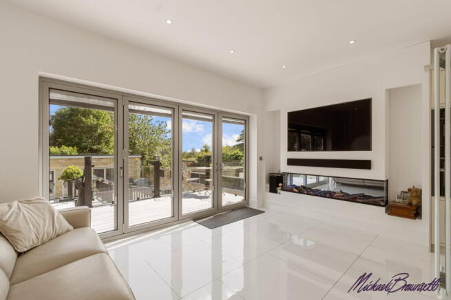 4 bed Semi-Detached for sale Image 4
