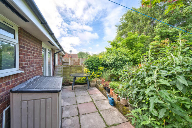 Yeo Close, Weston super Mare - BEAUTIFUL GARDEN photo 4