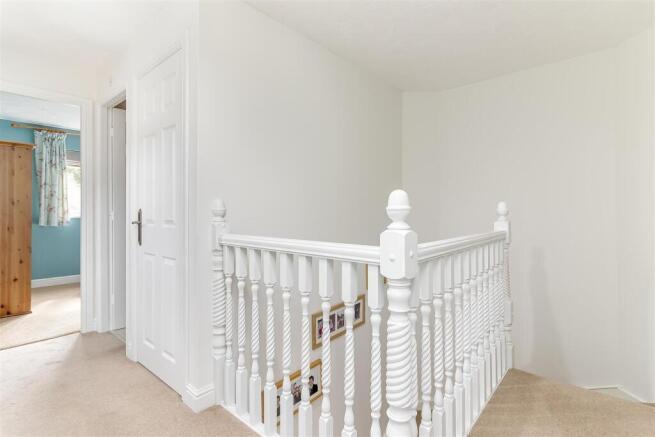 3 bed Town House for sale Image 9