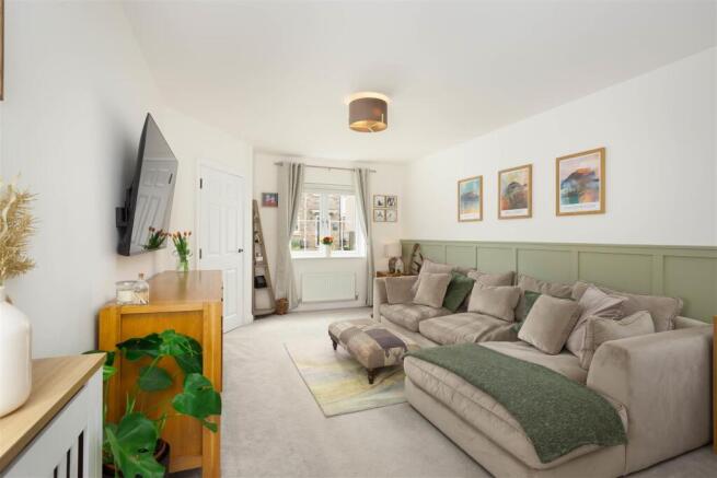 4 bed Semi-Detached for sale Image 5