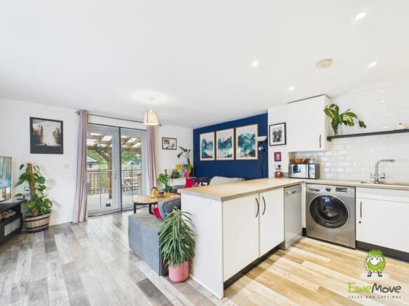 EweMove Estate Agents Basingstoke - Dovecote Way -