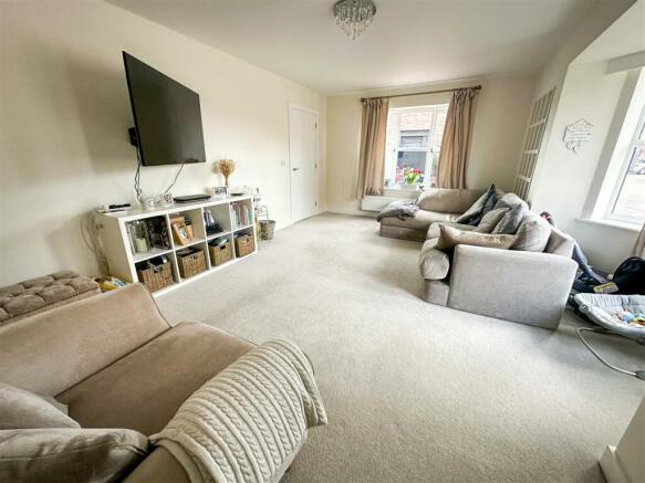 ALTERNATE VIEW OF LOUNGE
