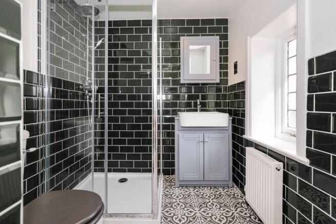 3 bed Apartment to rent Image 11