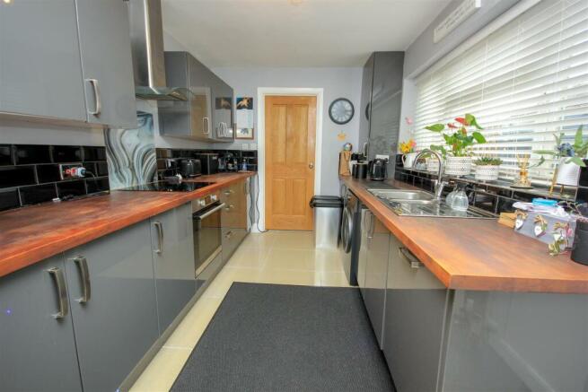 Kitchen 1.jpg