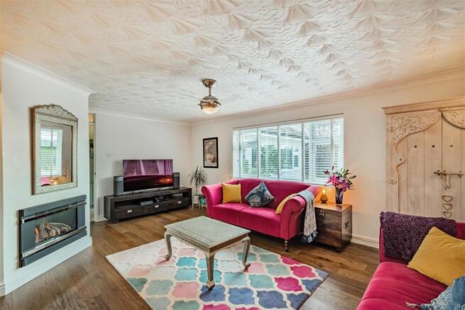 8484192-interior05.jpg