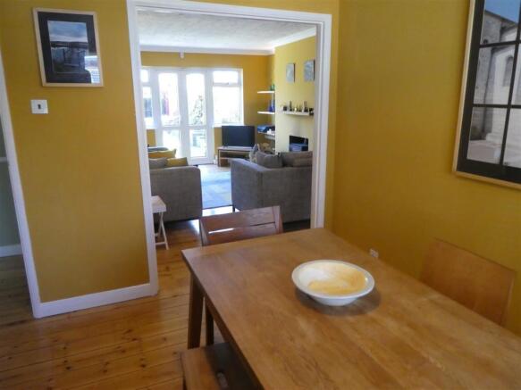 dining room pic3.JPG