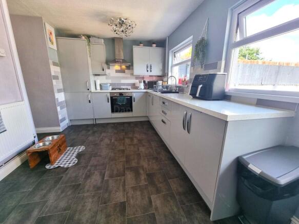 Kitchen/ Breakfast Room