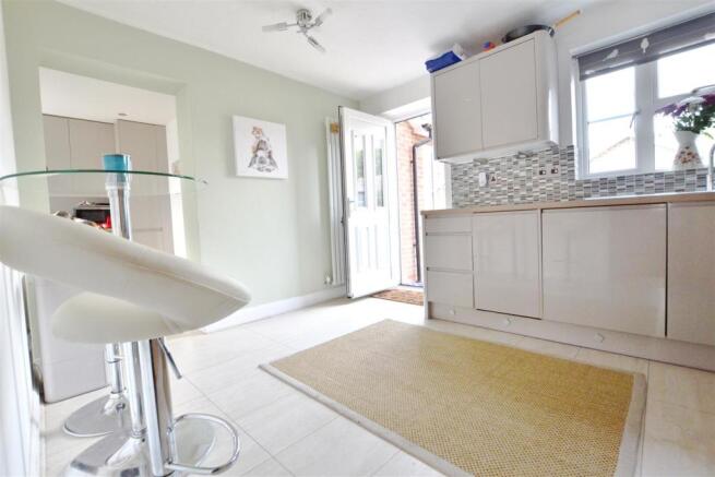 kitchen 2.jpg