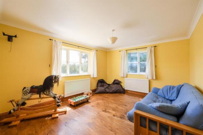 5 bed Detached for sale Image 10