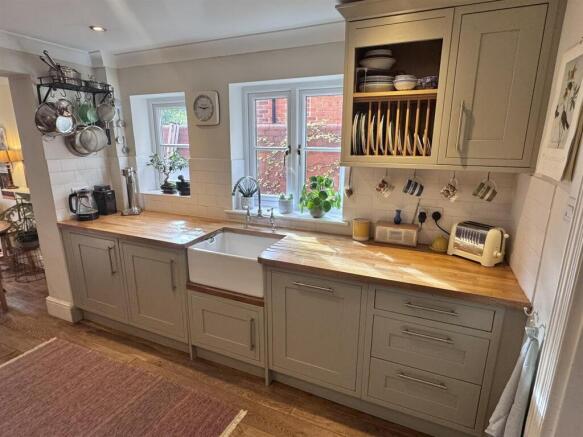 KITCHEN 1.JPEG