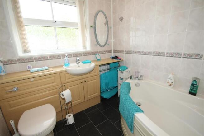 4 bed Detached for sale Image 11