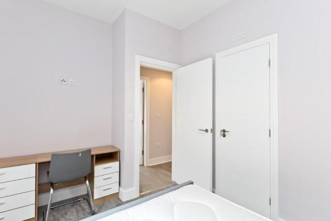 2 bed Apartment to rent Image 11