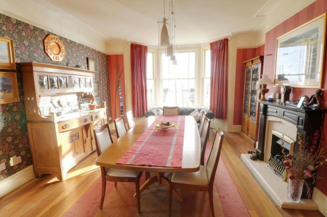 dining/sitting room