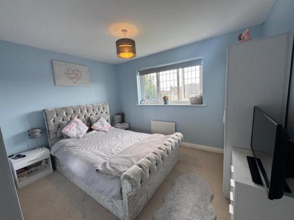 4 bed Detached for sale Image 8