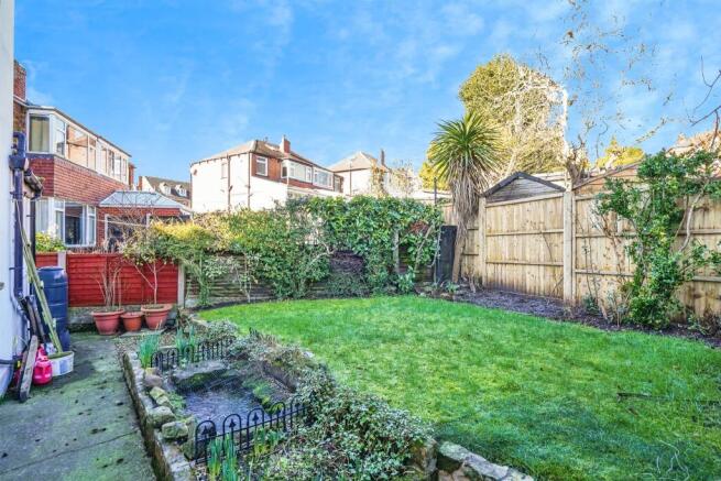 4 bed Semi-Detached for sale Image 4