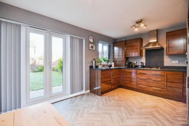 4 bed Detached for sale Image 4