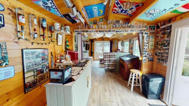 BAR/SUMMERHOUSE