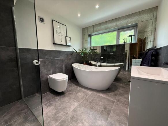 4 bed Detached for sale Image 7