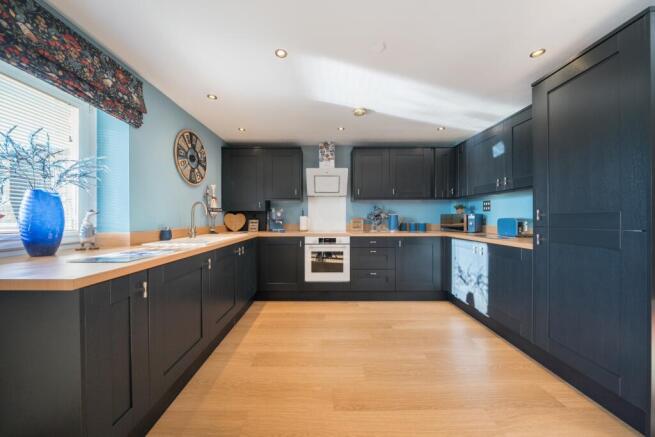 2 bed Apartment for sale Image 8