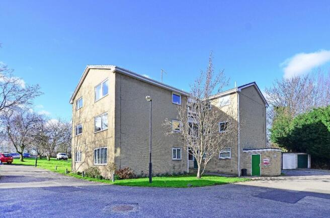 2 bed Apartment to rent Image 12