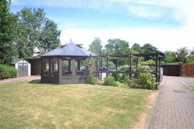 Gardens & Parking