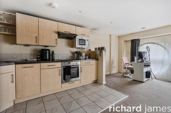Beckhampton Street, Swindon, SN1 photo 4
