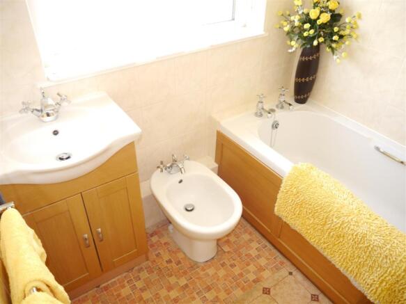 treb bathroom.JPG
