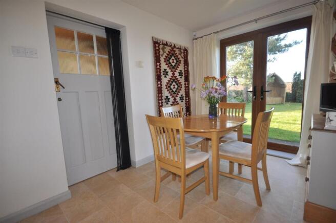 FURTHER VIEW OF BREAKFAST ROOM