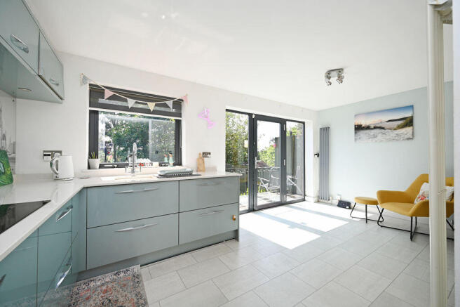 3 bed Semi-Detached for sale Image 11