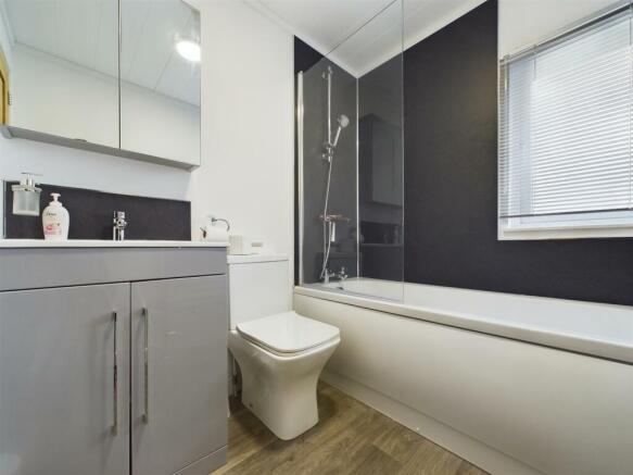 2 bed Park Home for sale Image 9