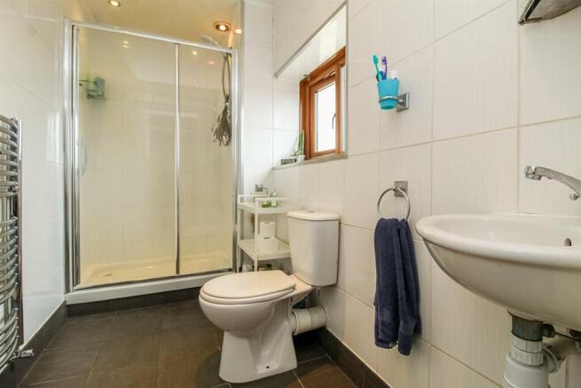 SHOWER ROOM/W.C.
