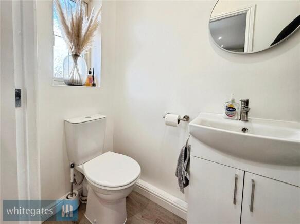 3 bed Town House for sale Image 4