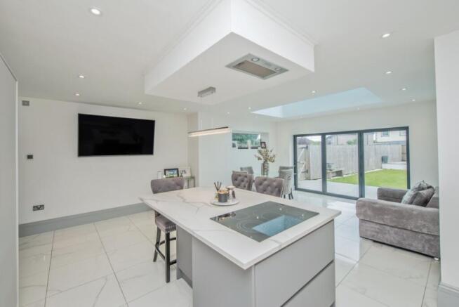 4 bed Detached for sale Image 11