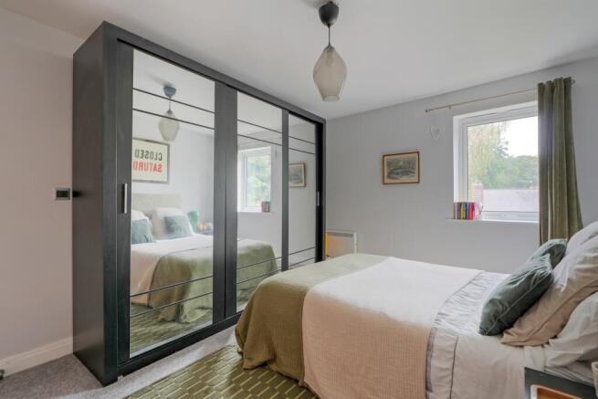 2 bed Flat for sale Image 12