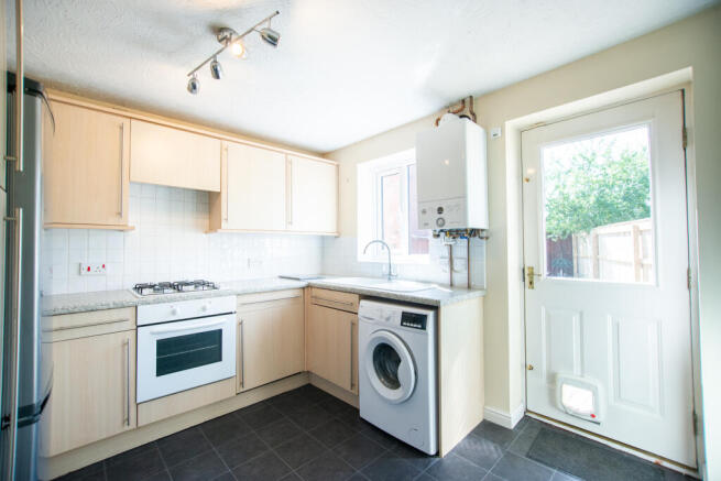 2 bed Semi-Detached to rent Image 4
