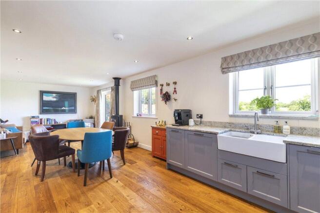 4 bed Detached for sale Image 5