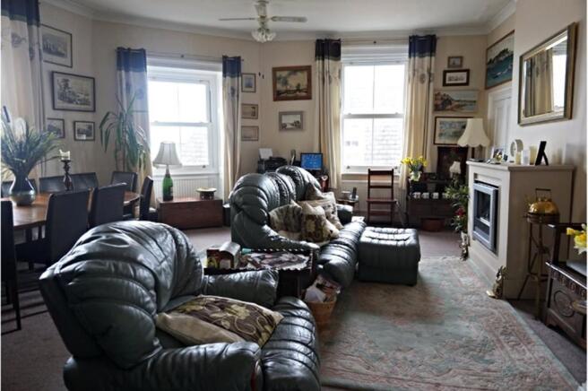 Lounge/Dining Room