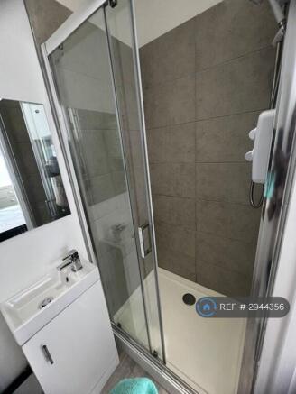 1 bed House Share to rent Image 4