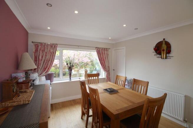 Bed 3 / Dining Room