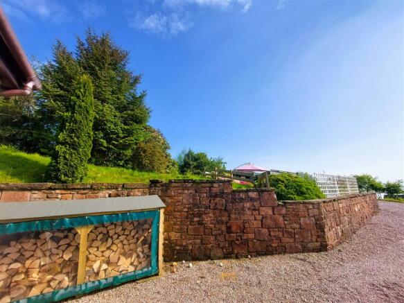 Log store towards stables