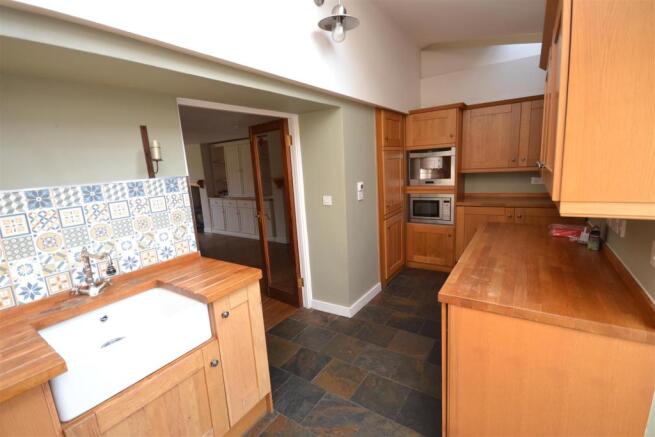 Kitchen 1.JPG