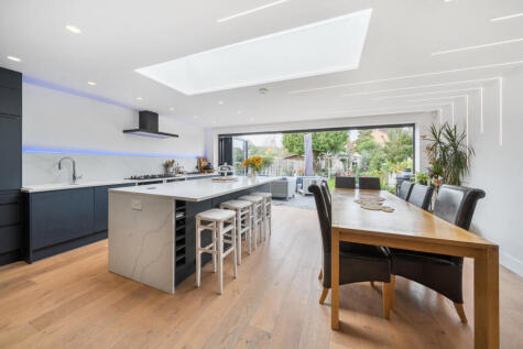 Queensway, West Wickham, BR4