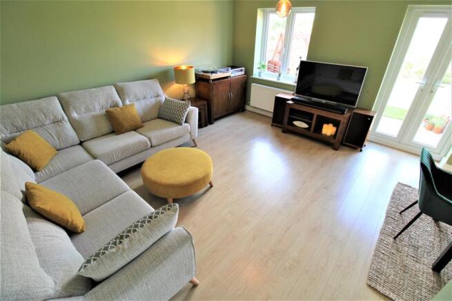LOUNGE/DINER