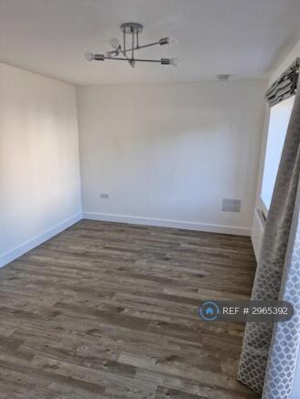 3 bed Semi-Detached to rent Image 10