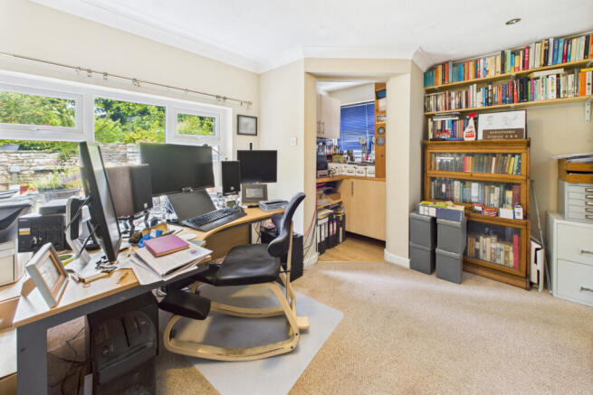 Bedroom / Study