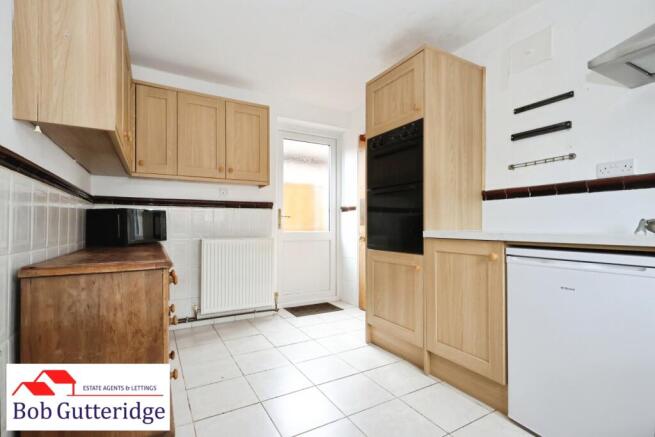 FITTED KITCHEN