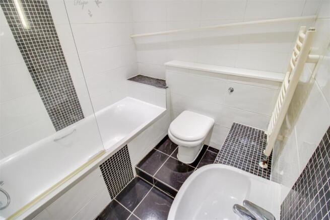 2 bed End of Terrace to rent Image 7