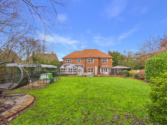 CAM01354G0-PR0650-STILL006