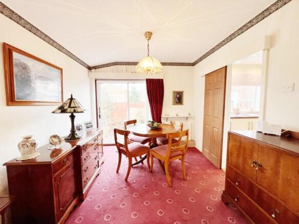 Dining Room pic 1.jpg